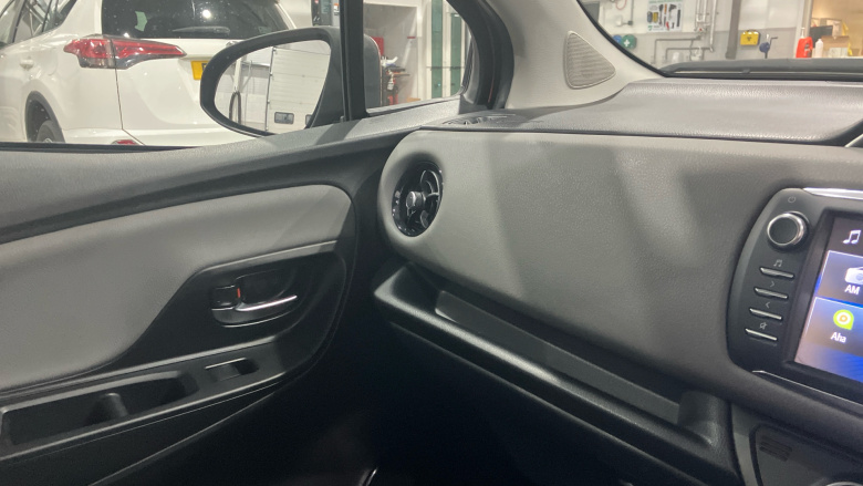 Toyota Yaris 1.5 VVT-i Icon Tech 5dr CVT Petrol Hatchback